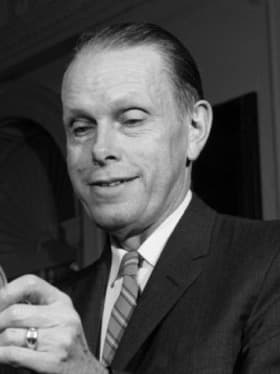 Conrad Elvehjem, American biochemist who identified nicotinamide as the pellagra-preventing factor in 1937